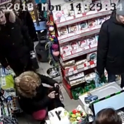 Живодеры из Ростова-на-Дону попали в объектив камер супермаркета