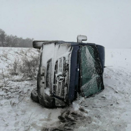 Пострадали две пассажирки: на трассе Ростов - Волгодонск перевернулся микроавтобус