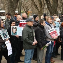 В Ростове митинг памяти Бориса Немцова посетило более ста человек