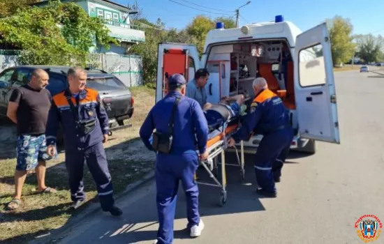 В Ростовской области спасатели помогли доставить тяжелого мужчину в больницу
