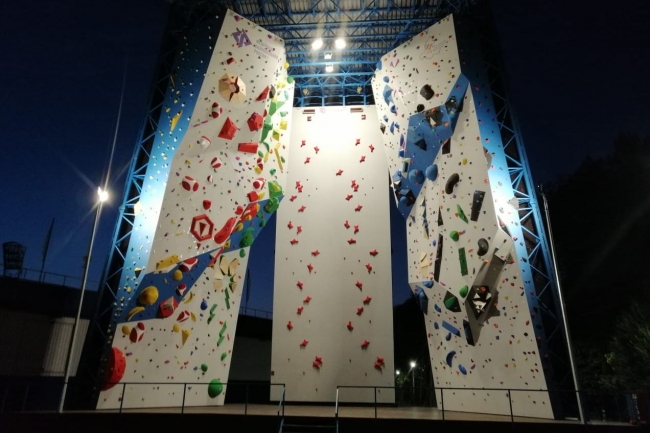 В Ростове на стадионе «Олимп-2» появился скалодром для школьников