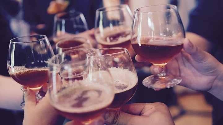 Роспотребнадзор опроверг слухи о запрете на продажу алкоголя в майские праздники