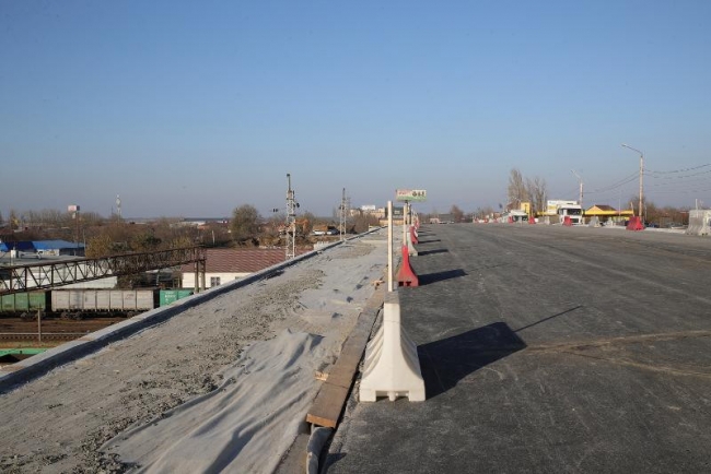 Из-за закрытия моста на Малиновского Ростов встал в 9-балльные пробки