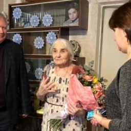 В Советском районе поздравили Веру Оганесову со 100-летним юбилеем