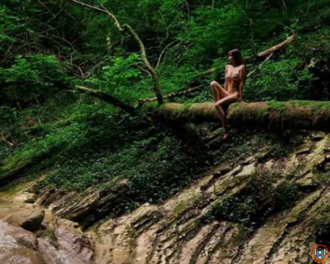 Полуобнаженная модель Playboy из Ростова снялась в образе амазонки