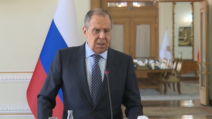 Лавров: если Берлин хочет знать о войсках на границе, пусть сначала расскажет о Навальном