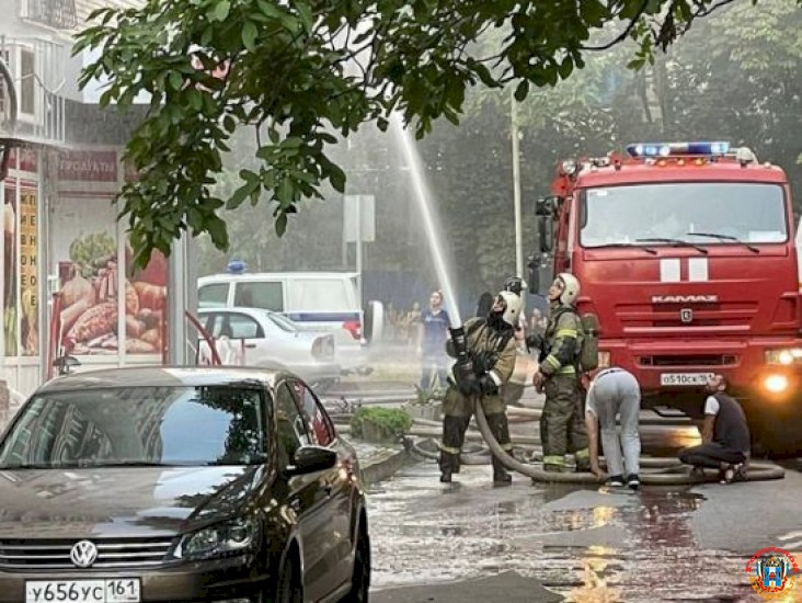 В Ростове 30 человек спасли из горящей многоэтажки