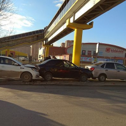 В Ростове на Западном образовалась пробка из-за массового ДТП