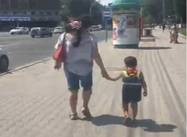 Прогулка ростовчан с необычным питомцем в центре города попала на видео