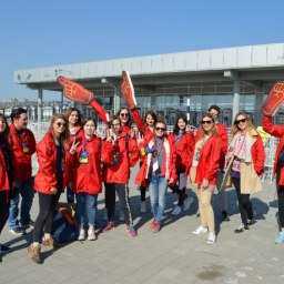 Неоценимую поддержку во время первого матча на «Ростов-арене» оказали волонтеры ДГТУ