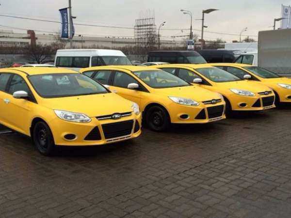 С 1 января 2018 года в Ростове-на-Дону автомобили такси должны быть только белыми или желтыми
