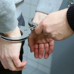Двух квартирантов, соблазнившихся хозяйским имуществом, арестовали в Ростовской области