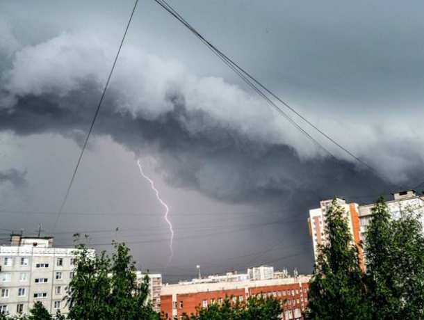 Проливные дожди с грозами и молниями обрушатся на Ростов в это воскресенье