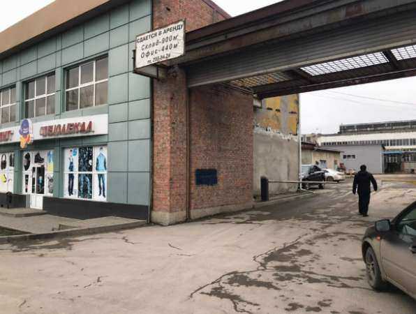 В Ростове автомобиль сбил охранника и скрылся с места ДТП