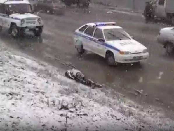 Тело сбитого насмерть поездом мужчины отнесло на проезжую часть в Ростовской области