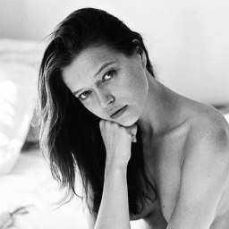 Интимное фото опубликовала в сети обнаженная модель Playboy из Ростова